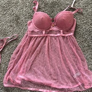 Push up bra pink lingerie set. G string included size medium
